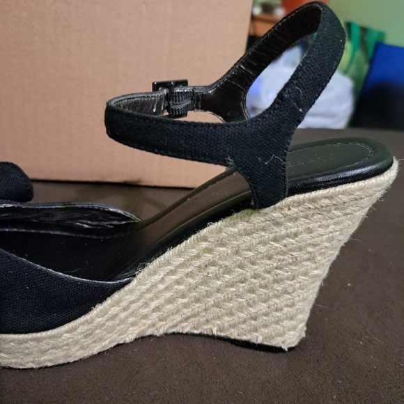 Women's Guess Wedge Sandals - Picture 5 of 13